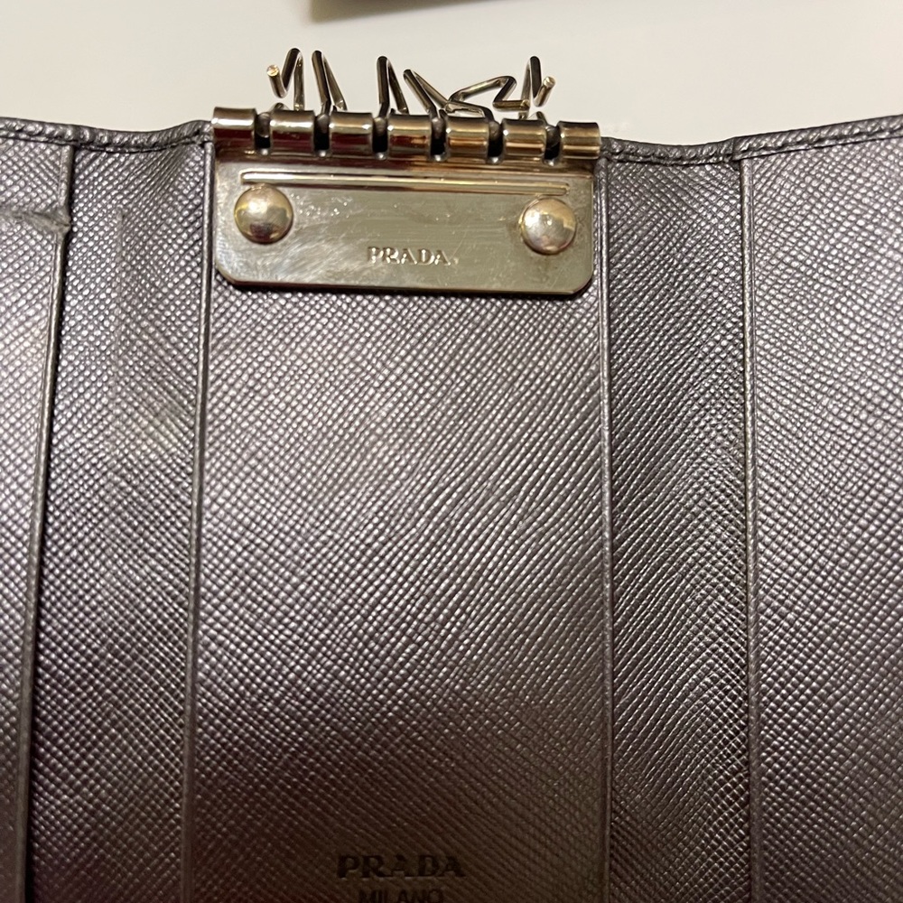 Prada Gunmetal Saffiano Key Holder / Card Tri-Fold Organizer Unisex - Picture 11 of 13